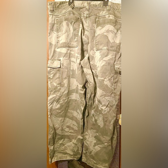 camo cargo pants - Picture 2 of 2